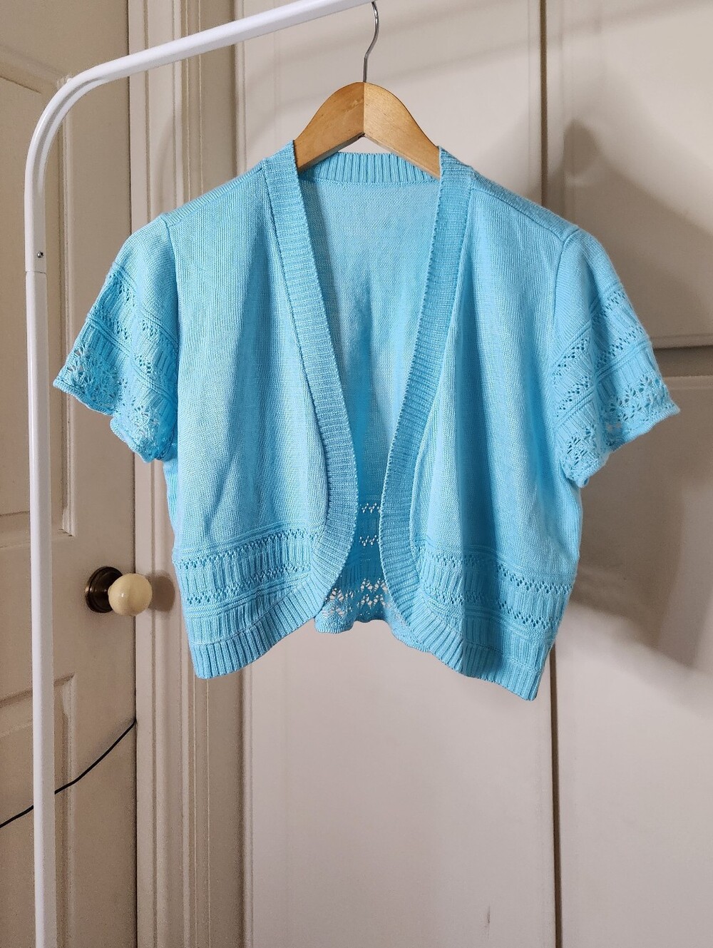 Blue knitted short sleeves cardigan